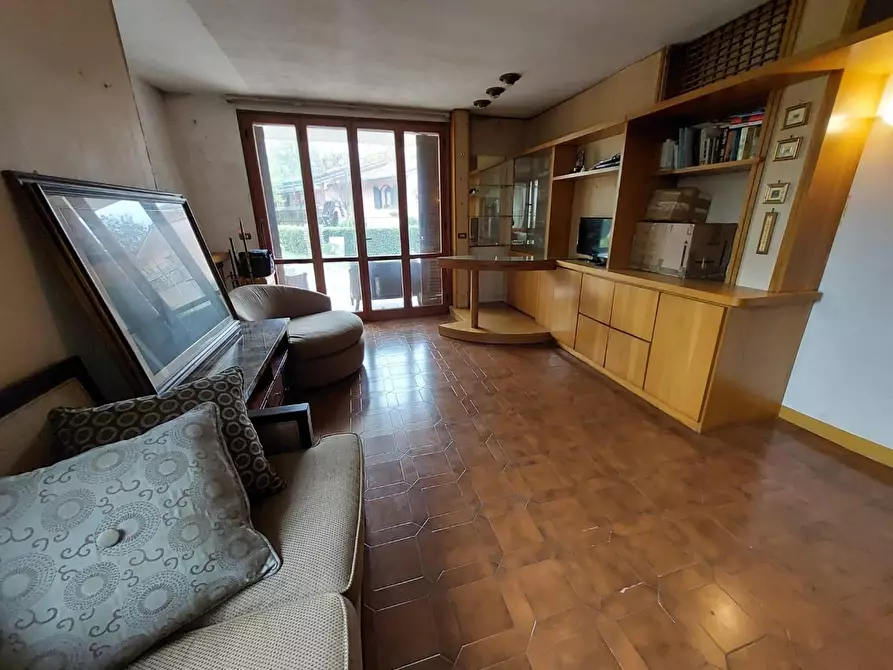 Immagine 15 di Villa in vendita  a Pontedera