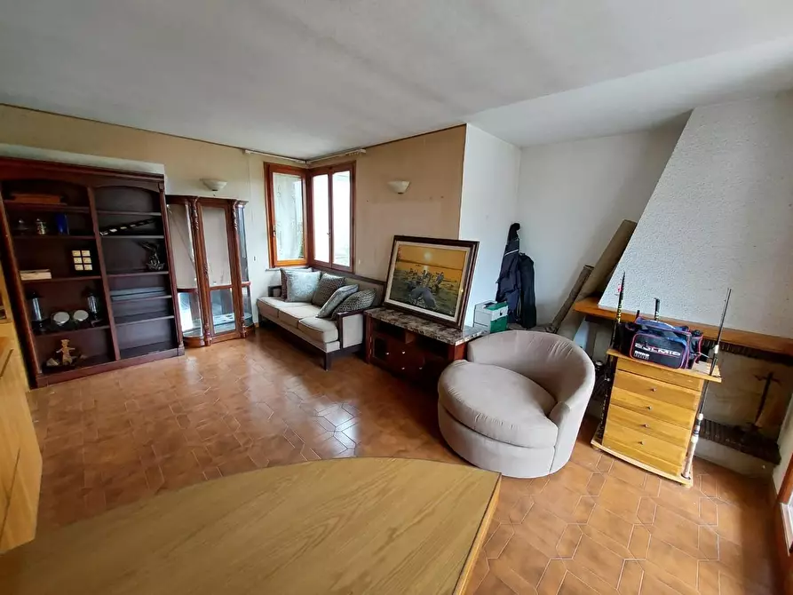 Immagine 16 di Villa in vendita  a Pontedera