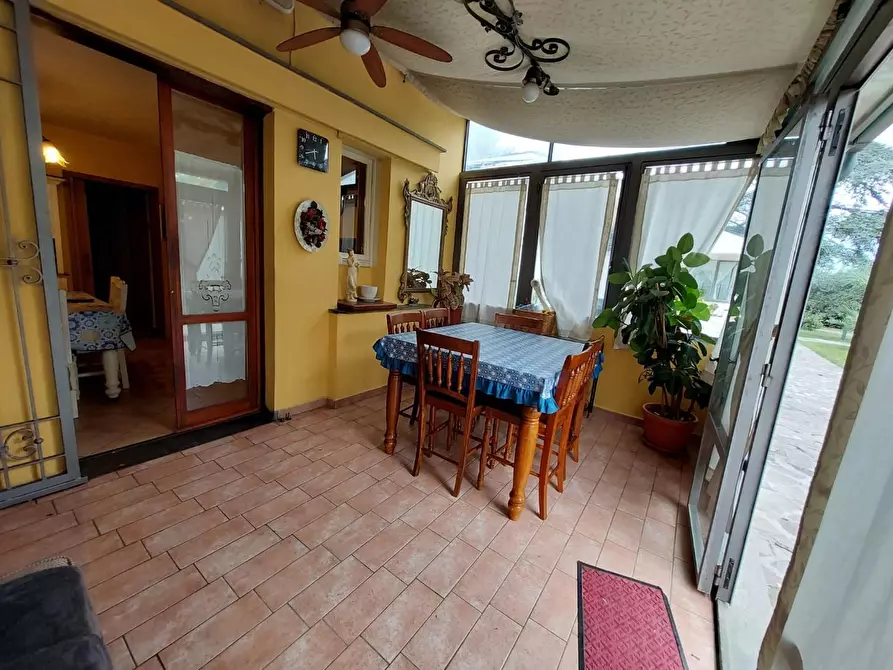 Immagine 2 di Villa in vendita  a Pontedera