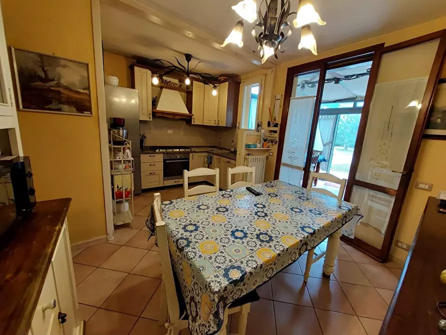 Immagine 5 di Villa in vendita  a Pontedera