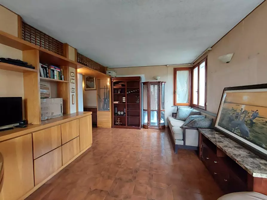 Immagine 13 di Villa in vendita  a Pontedera