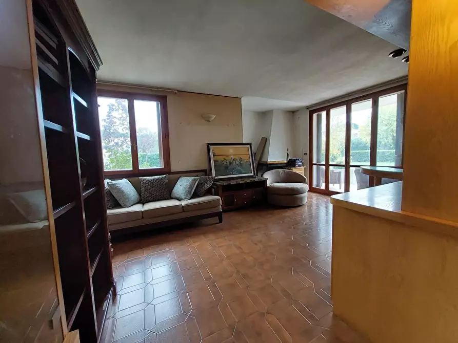 Immagine 11 di Villa in vendita  a Pontedera