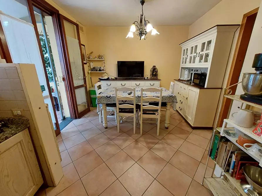 Immagine 8 di Villa in vendita  a Pontedera