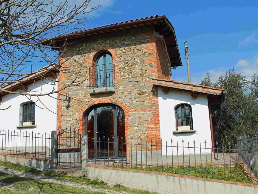 Immagine 10 di Casa colonica in vendita  a Vinci