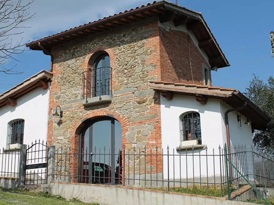 Immagine 22 di Casa colonica in vendita  a Vinci