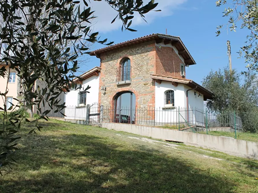 Immagine 18 di Casa colonica in vendita  a Vinci