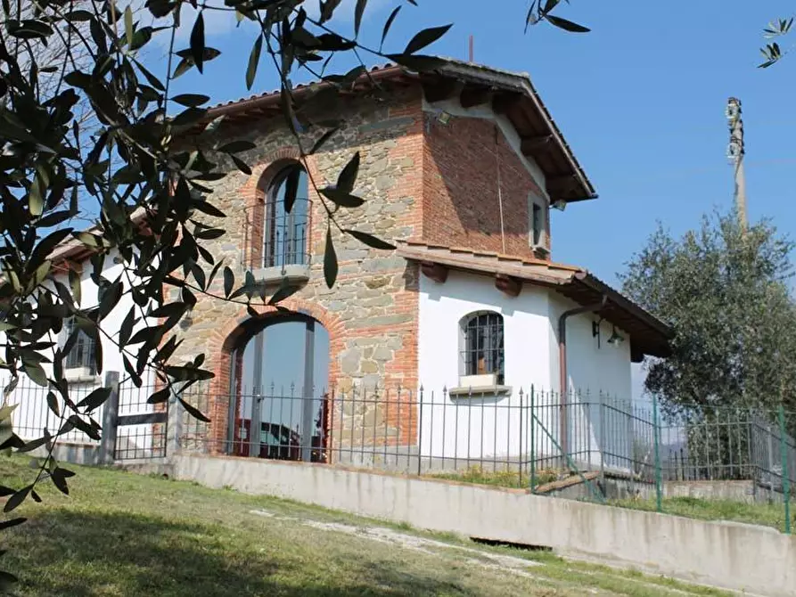Immagine 21 di Casa colonica in vendita  a Vinci