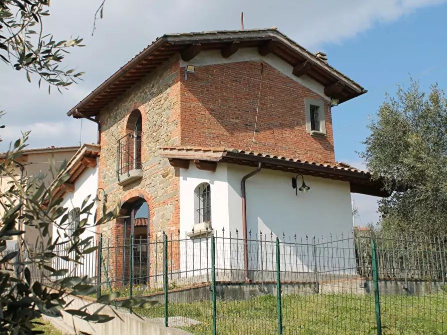 Immagine 23 di Casa colonica in vendita  a Vinci