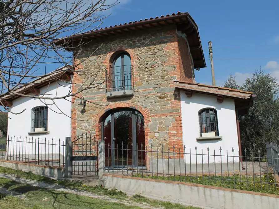 Immagine 16 di Casa colonica in vendita  a Vinci