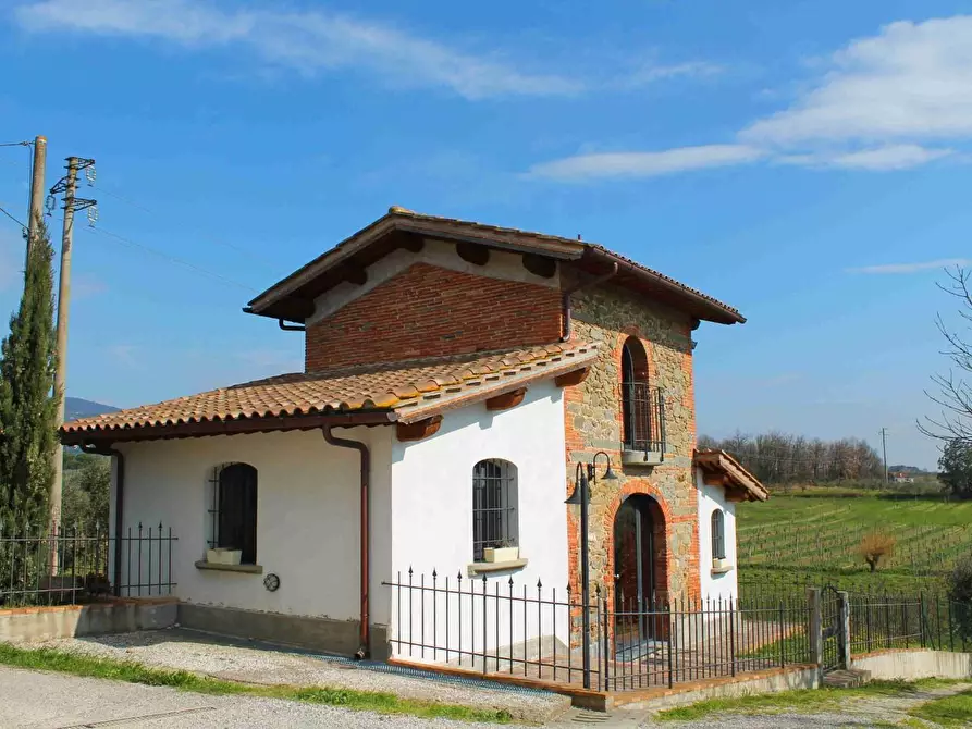 Immagine 17 di Casa colonica in vendita  a Vinci