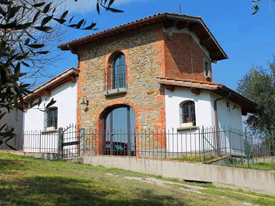 Immagine 19 di Casa colonica in vendita  a Vinci