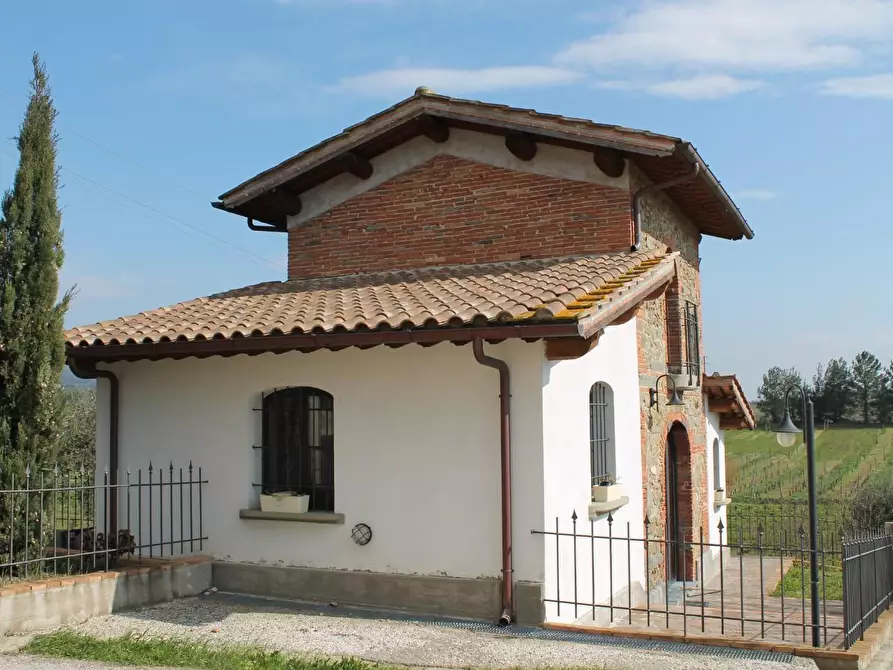 Immagine 25 di Casa colonica in vendita  a Vinci