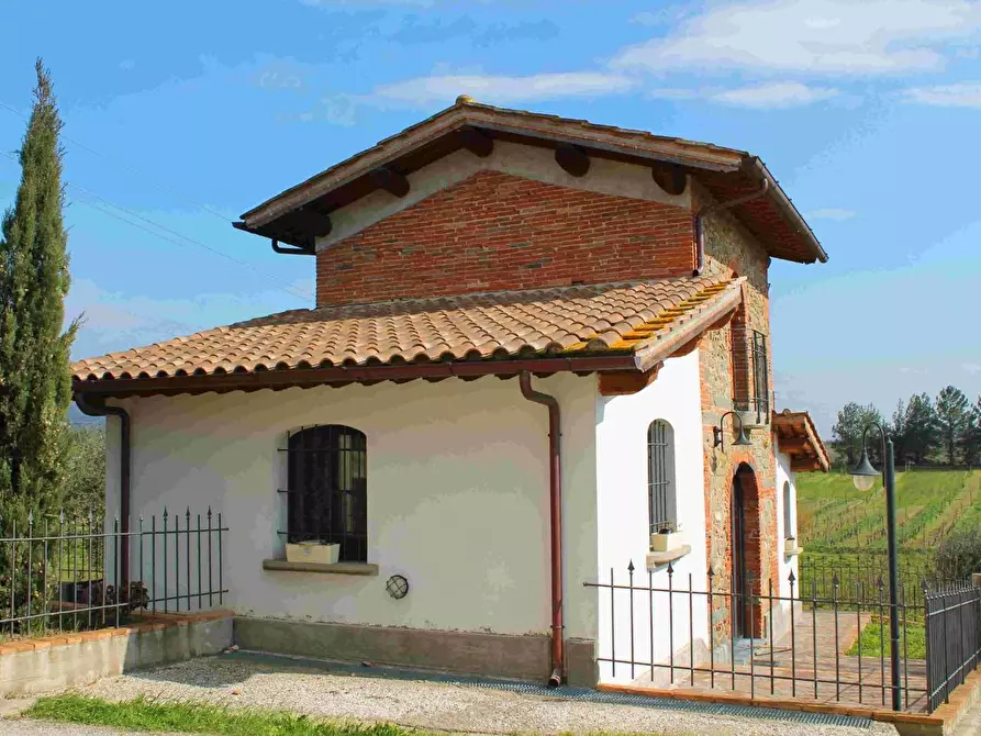 Immagine 3 di Casa colonica in vendita  a Vinci