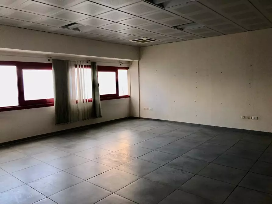 Immagine 9 di Ufficio in vendita  a Pisa
