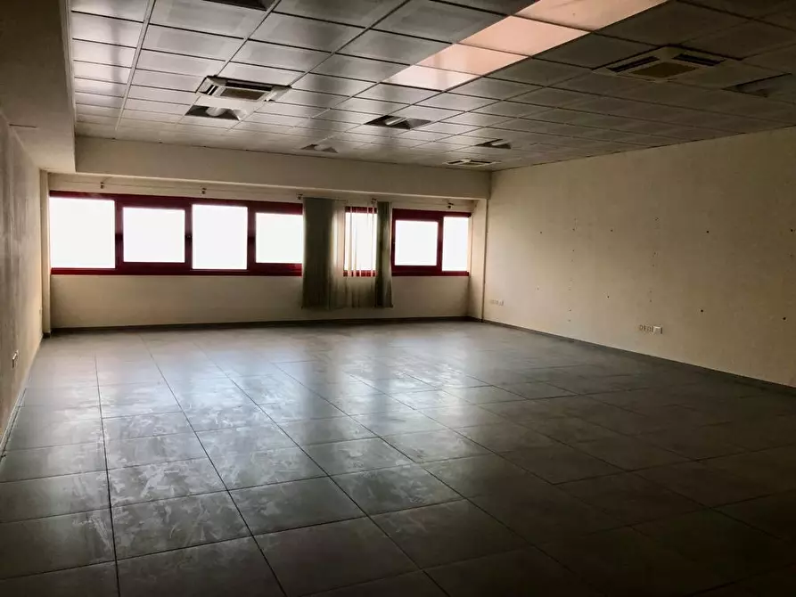 Immagine 8 di Ufficio in vendita  a Pisa