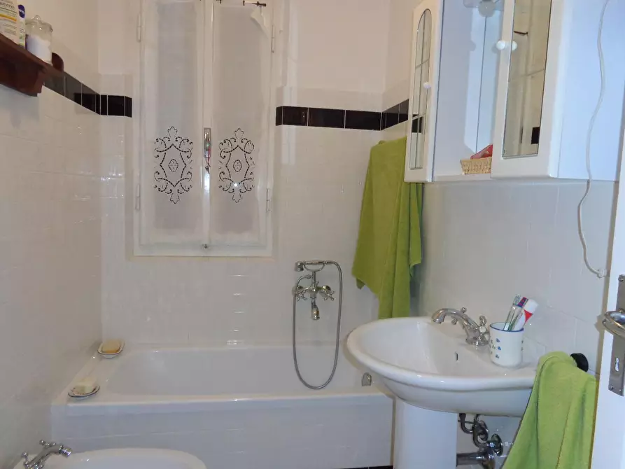 Immagine 5 di Villa in vendita  a Pietrasanta