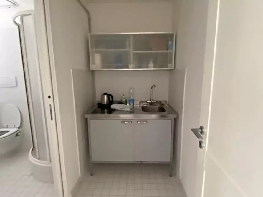 Immagine 11 di Ufficio in vendita  a Vinci