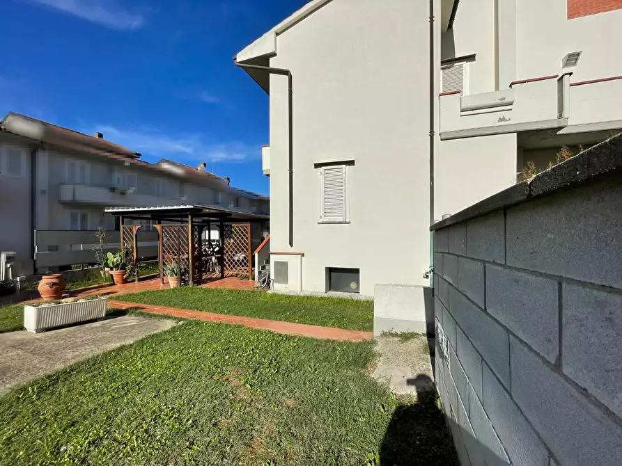 Immagine 37 di Villetta a schiera in vendita  a Empoli