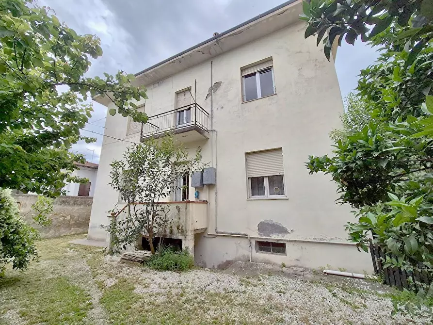 Immagine 1 di Villa in vendita  a Pisa