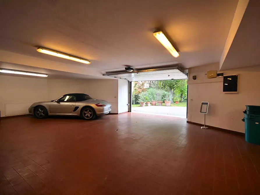 Immagine 31 di Villa in vendita  a Lucca