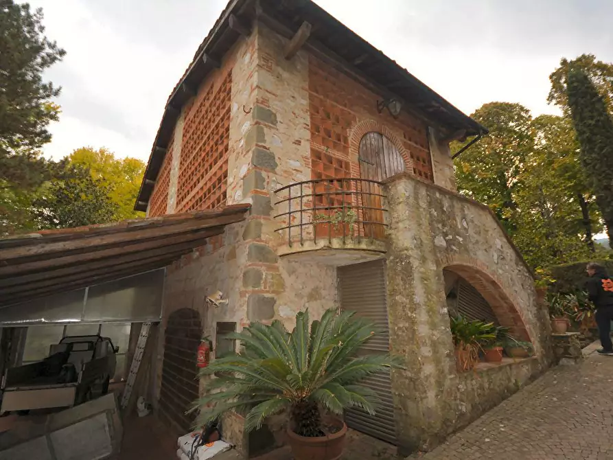 Immagine 33 di Villa in vendita  a Lucca