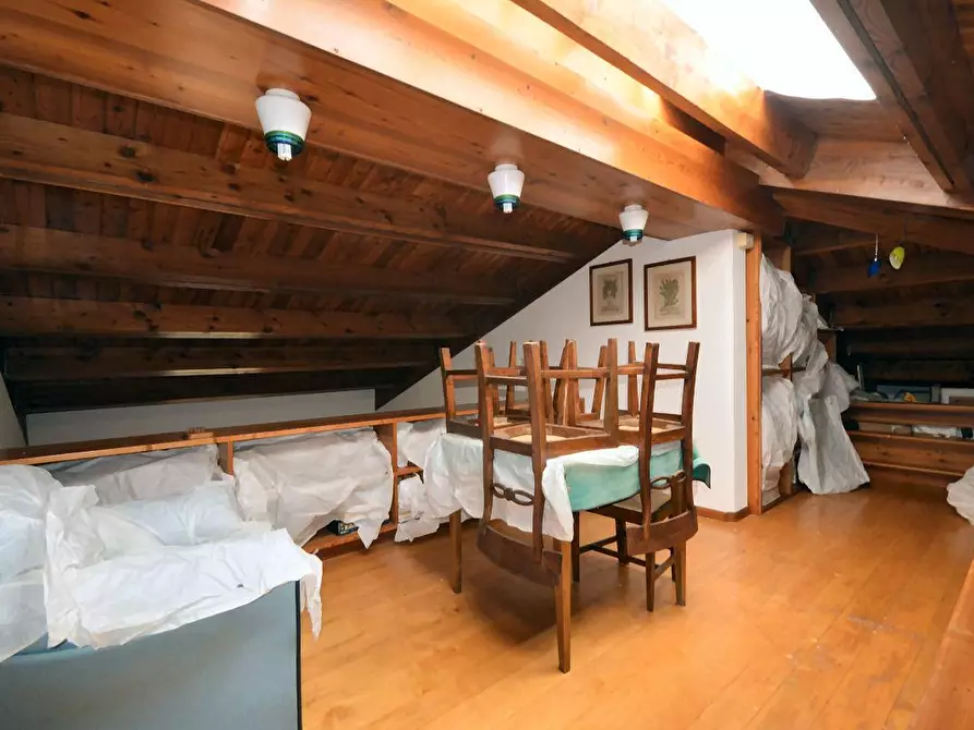 Immagine 23 di Villa in vendita  a Lucca