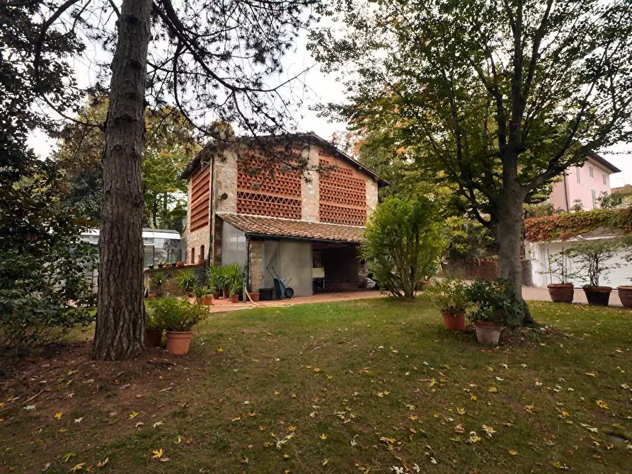 Immagine 38 di Villa in vendita  a Lucca