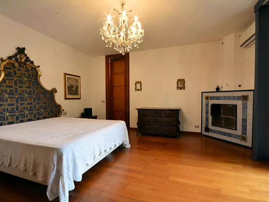Immagine 15 di Villa in vendita  a Lucca