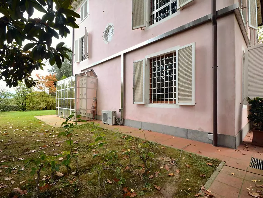 Immagine 45 di Villa in vendita  a Lucca
