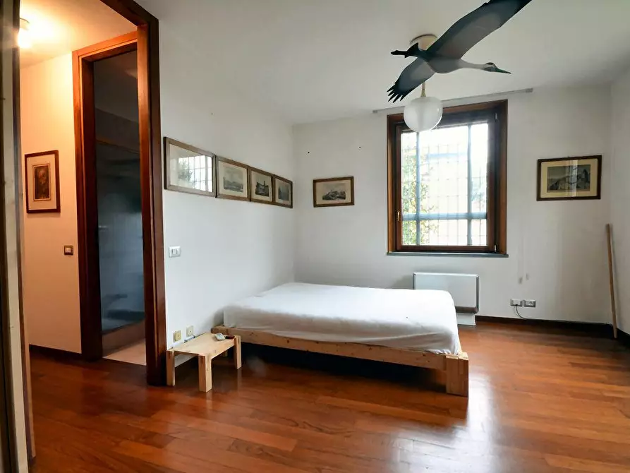 Immagine 9 di Villa in vendita  a Lucca