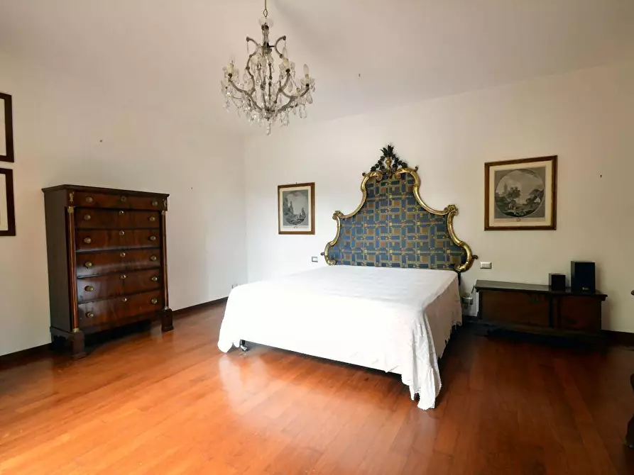 Immagine 14 di Villa in vendita  a Lucca