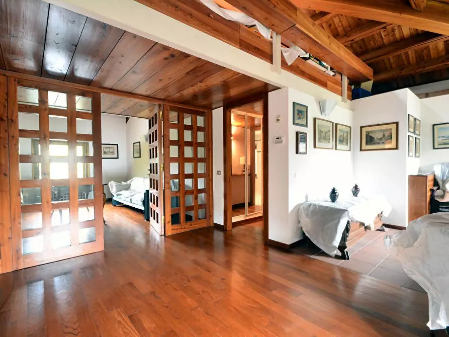 Immagine 21 di Villa in vendita  a Lucca