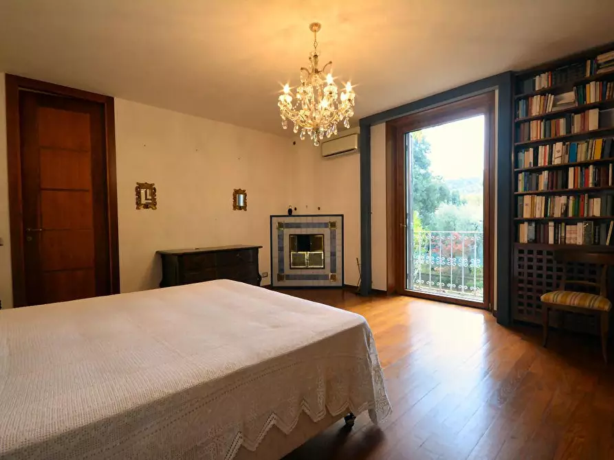 Immagine 16 di Villa in vendita  a Lucca