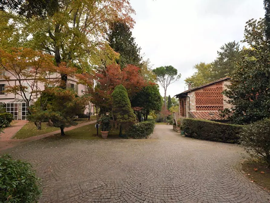 Immagine 42 di Villa in vendita  a Lucca