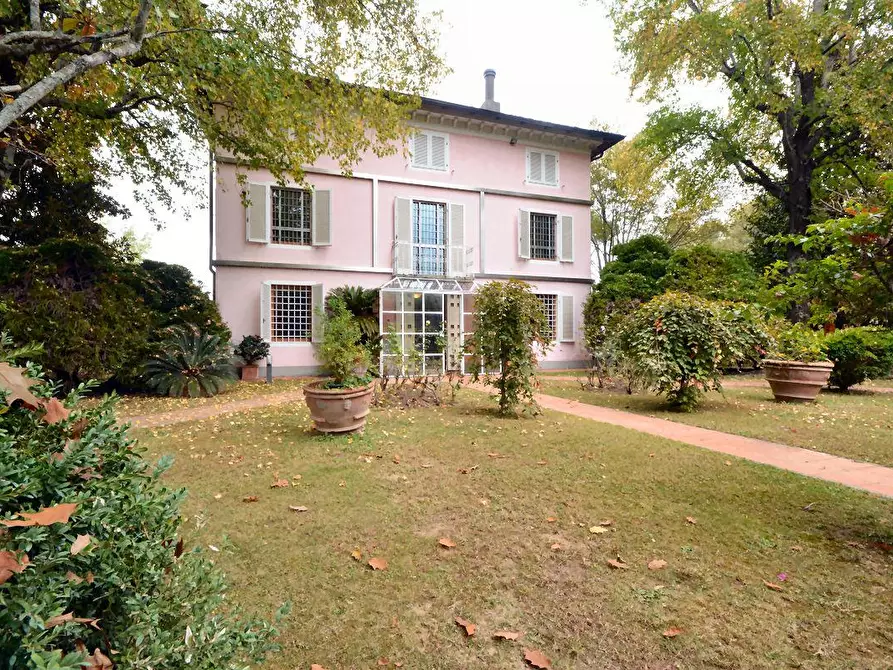 Immagine 44 di Villa in vendita  a Lucca