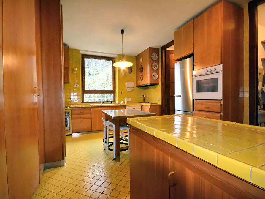 Immagine 5 di Villa in vendita  a Lucca