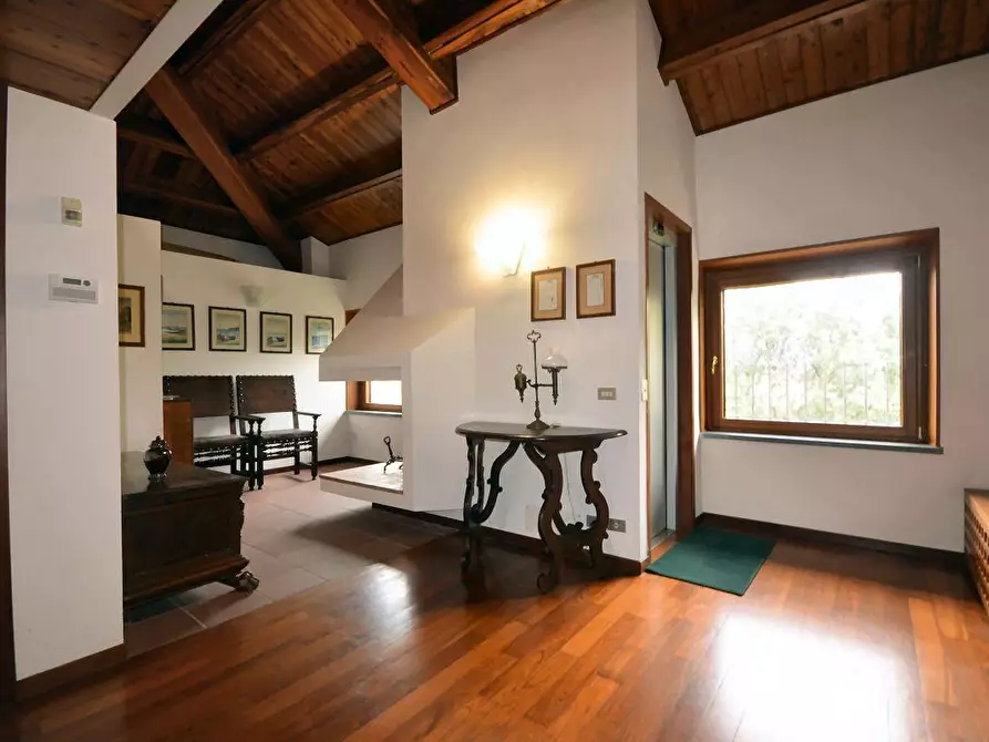 Immagine 27 di Villa in vendita  a Lucca