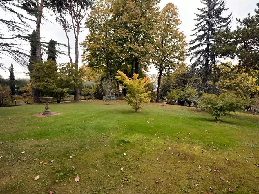 Immagine 37 di Villa in vendita  a Lucca