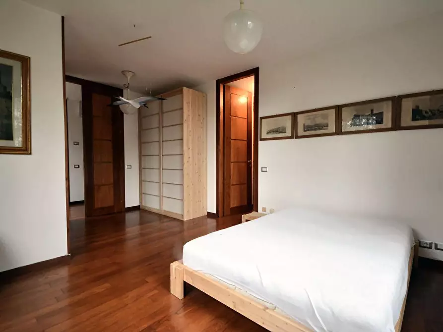 Immagine 12 di Villa in vendita  a Lucca