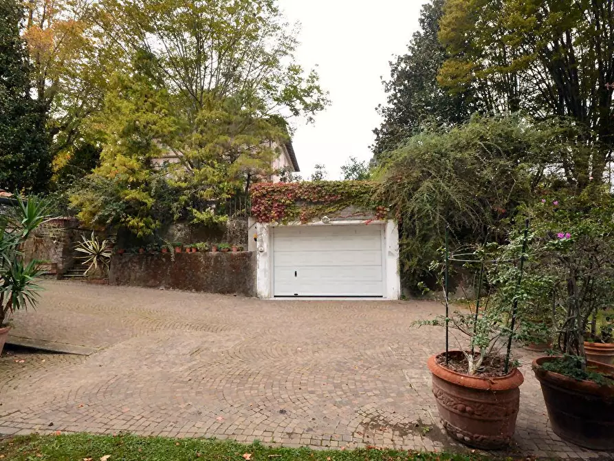 Immagine 39 di Villa in vendita  a Lucca