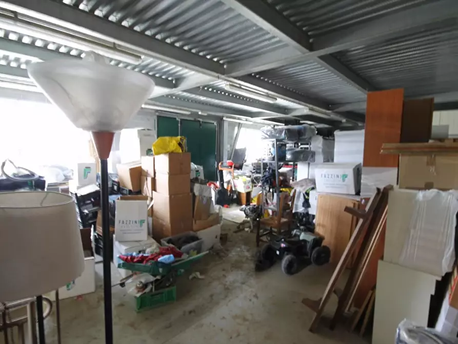 Immagine 8 di Attività artigianale in vendita  a Capannori