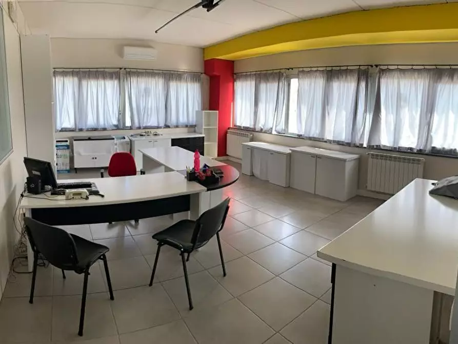 Immagine 10 di Ufficio in affitto  a Palaia