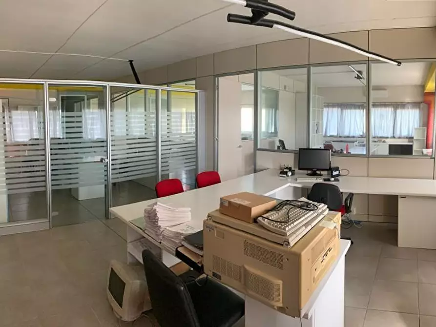 Immagine 7 di Ufficio in affitto  a Palaia