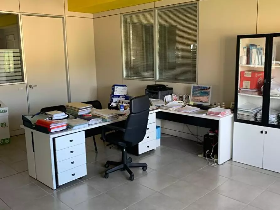 Immagine 6 di Ufficio in affitto  a Palaia