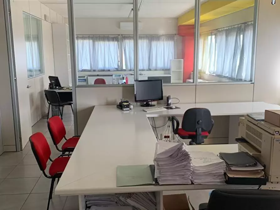 Immagine 11 di Ufficio in affitto  a Palaia