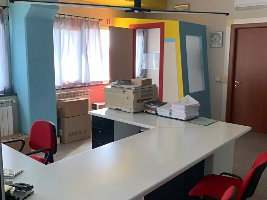 Immagine 9 di Ufficio in affitto  a Palaia