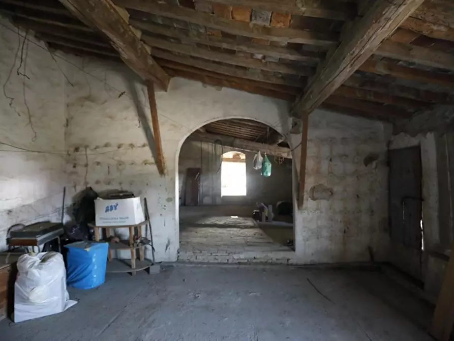 Immagine 35 di Casa colonica in vendita  a Collesalvetti