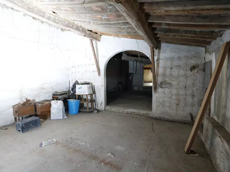 Immagine 37 di Casa colonica in vendita  a Collesalvetti