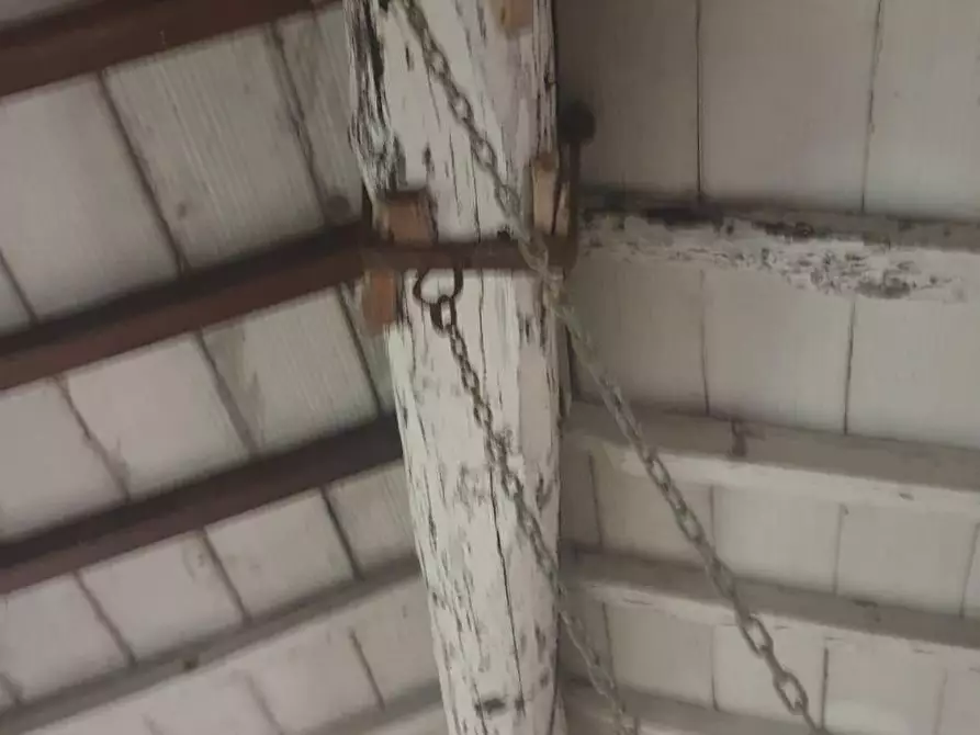 Immagine 2 di Deposito in vendita  a Buti