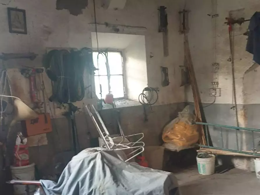 Immagine 7 di Deposito in vendita  a Buti